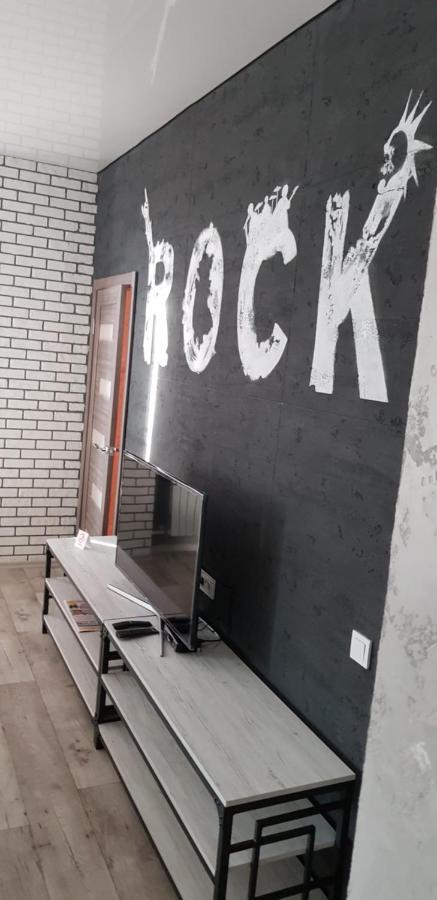 Loft Apartment On Svobody カーミヤンシケ エクステリア 写真