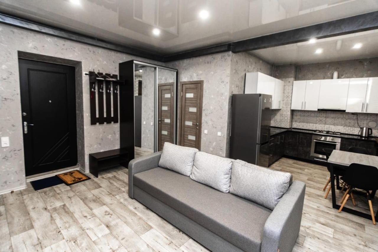 Loft Apartment On Svobody カーミヤンシケ エクステリア 写真