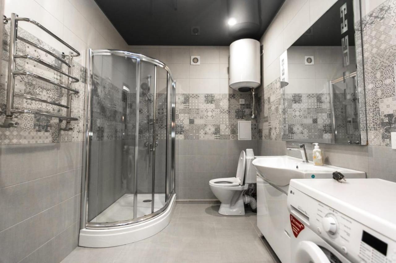 Loft Apartment On Svobody カーミヤンシケ エクステリア 写真