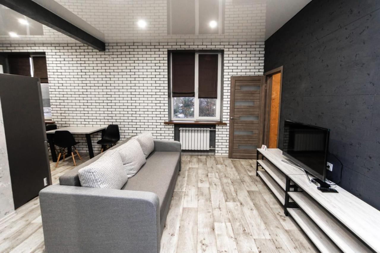 Loft Apartment On Svobody カーミヤンシケ エクステリア 写真