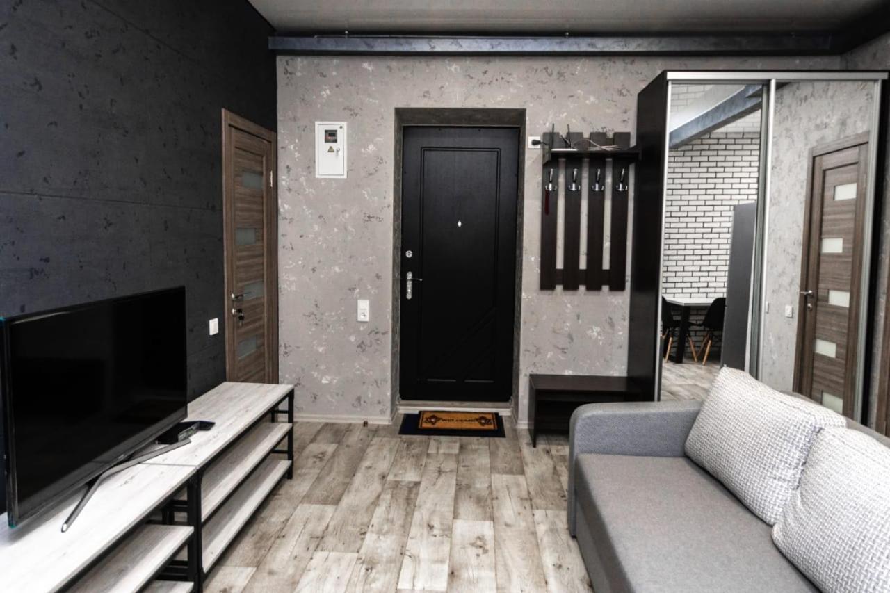 Loft Apartment On Svobody カーミヤンシケ エクステリア 写真