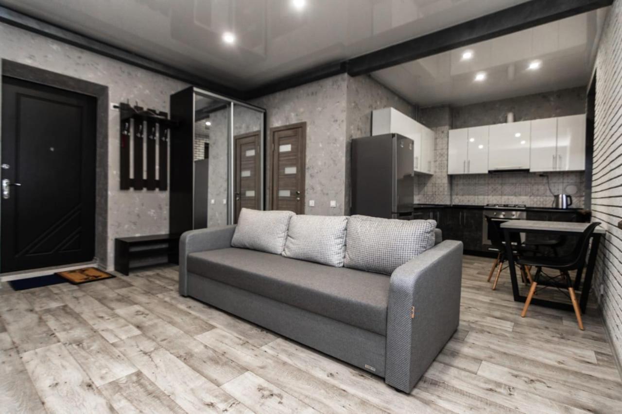 Loft Apartment On Svobody カーミヤンシケ エクステリア 写真